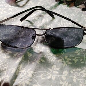 Polarized square grey